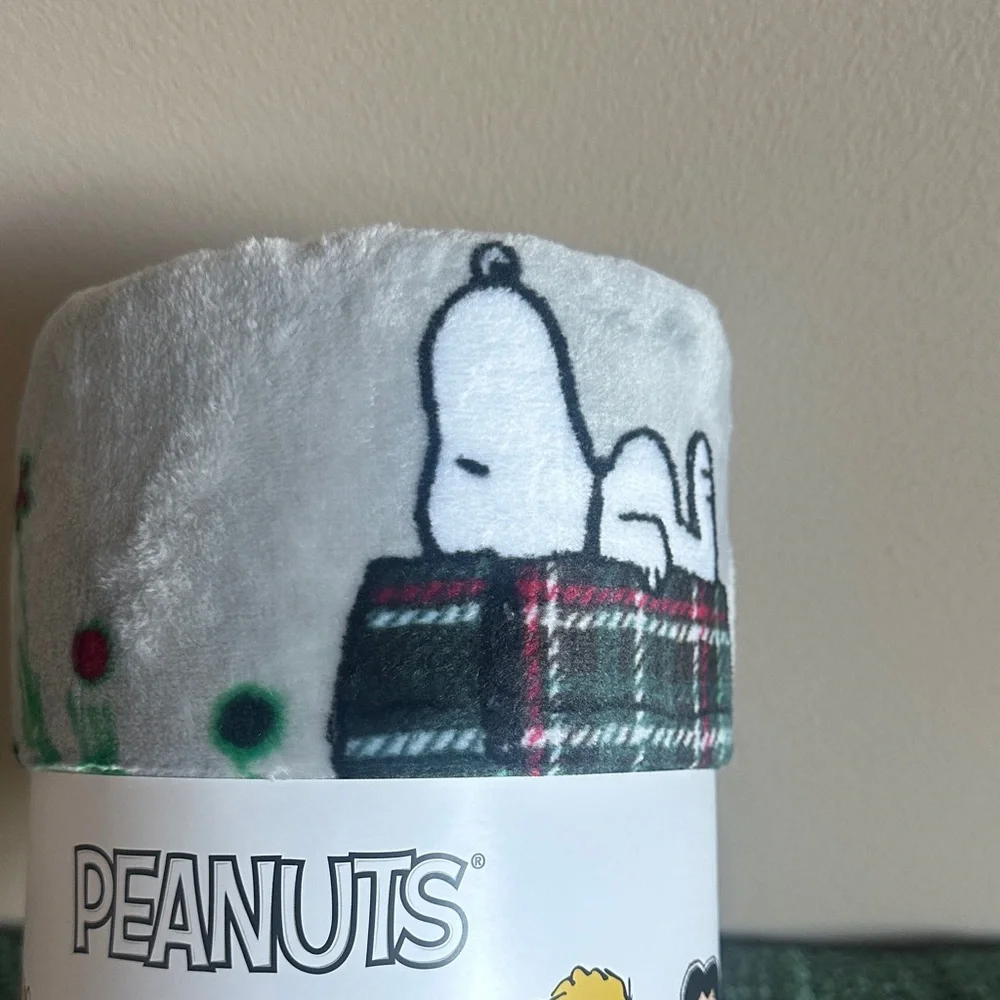 Berkshire Peanuts VelvetLoft Throw Blanket Snoopy Christmas Plaid Gray NEW!